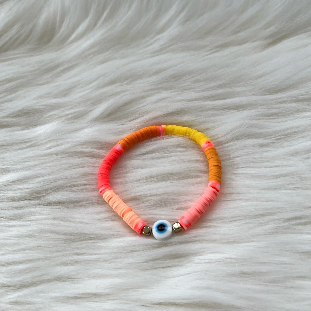 NEW Handmade Heishi Bracelet perfect for summer :) measures at 7”